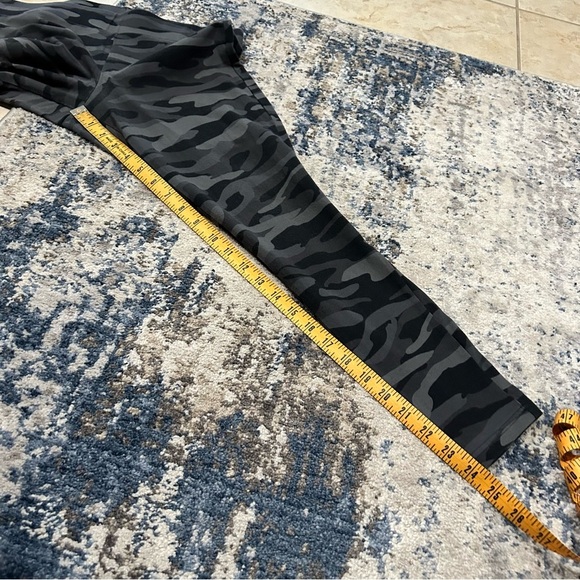 Torrid Gray & Black Camo Print Leggings Size 0X - Picture 8 of 8